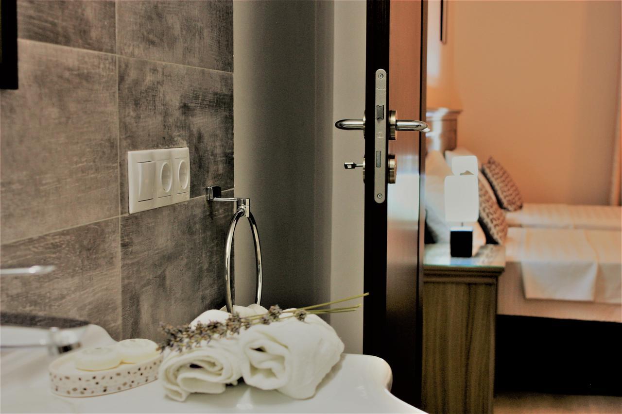 Hotel Silva House Deva Esterno foto