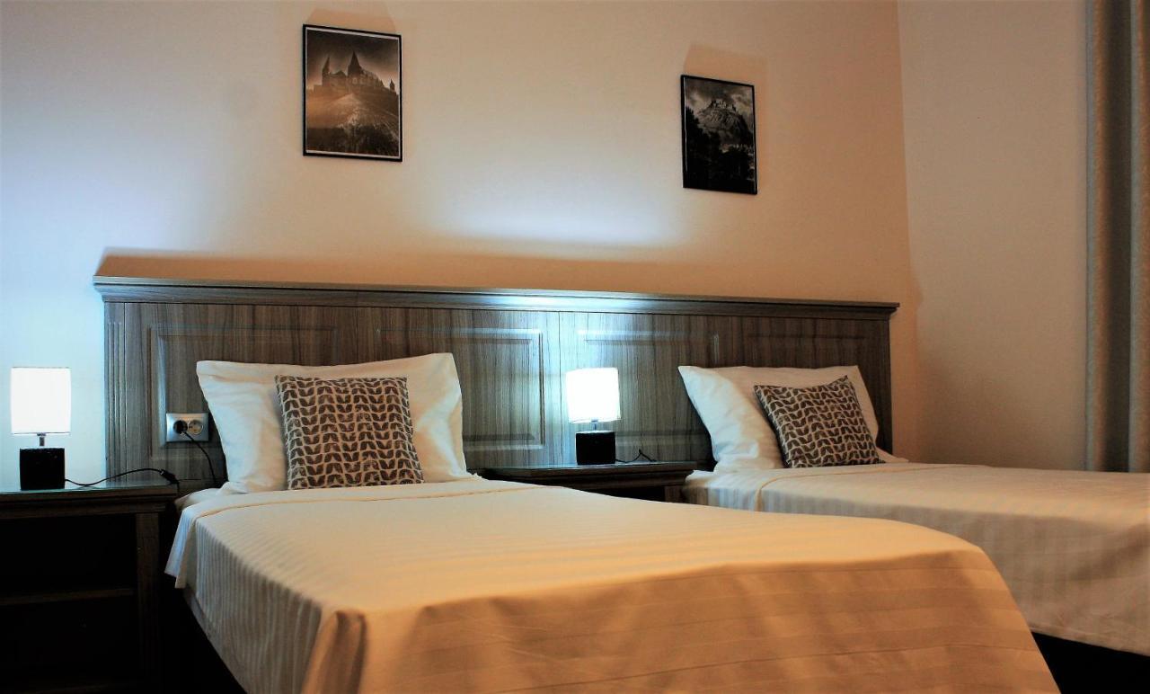 Hotel Silva House Deva Esterno foto