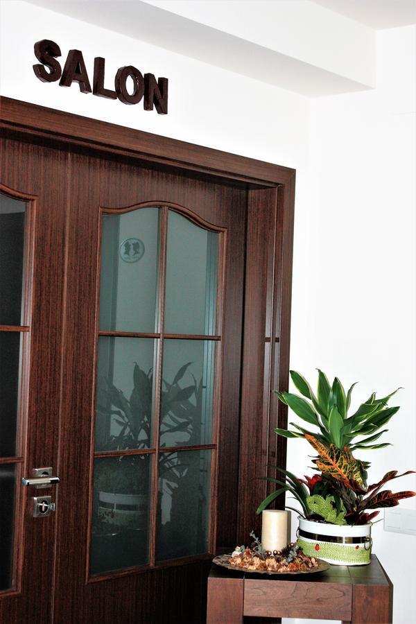 Hotel Silva House Deva Esterno foto